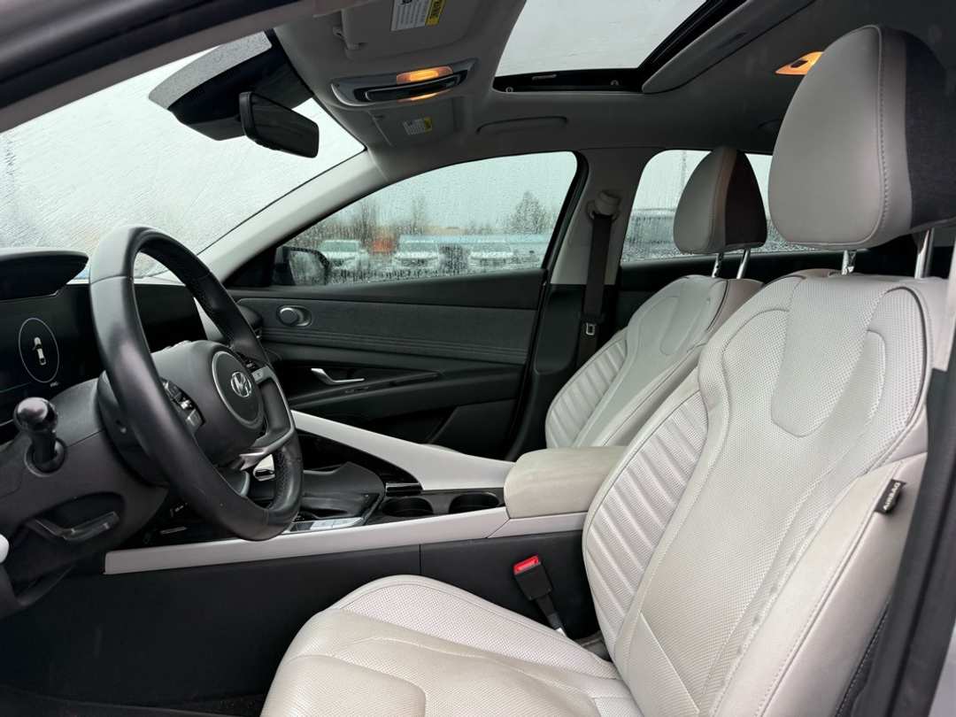 2021 Hyundai Elantra Limited - Image 9