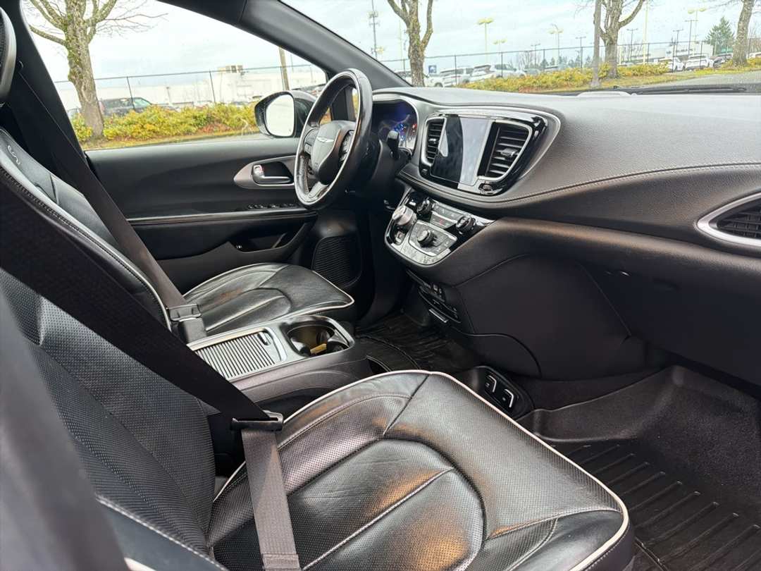 2019 Chrysler Pacifica Limited - Image 28