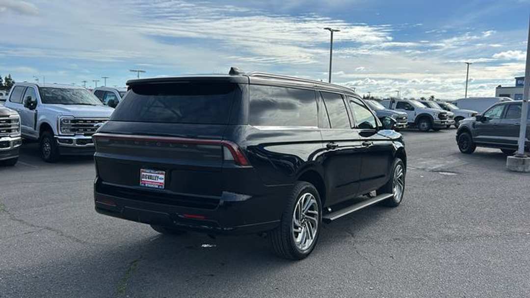2025 Lincoln Navigator L Reserve - Image 3