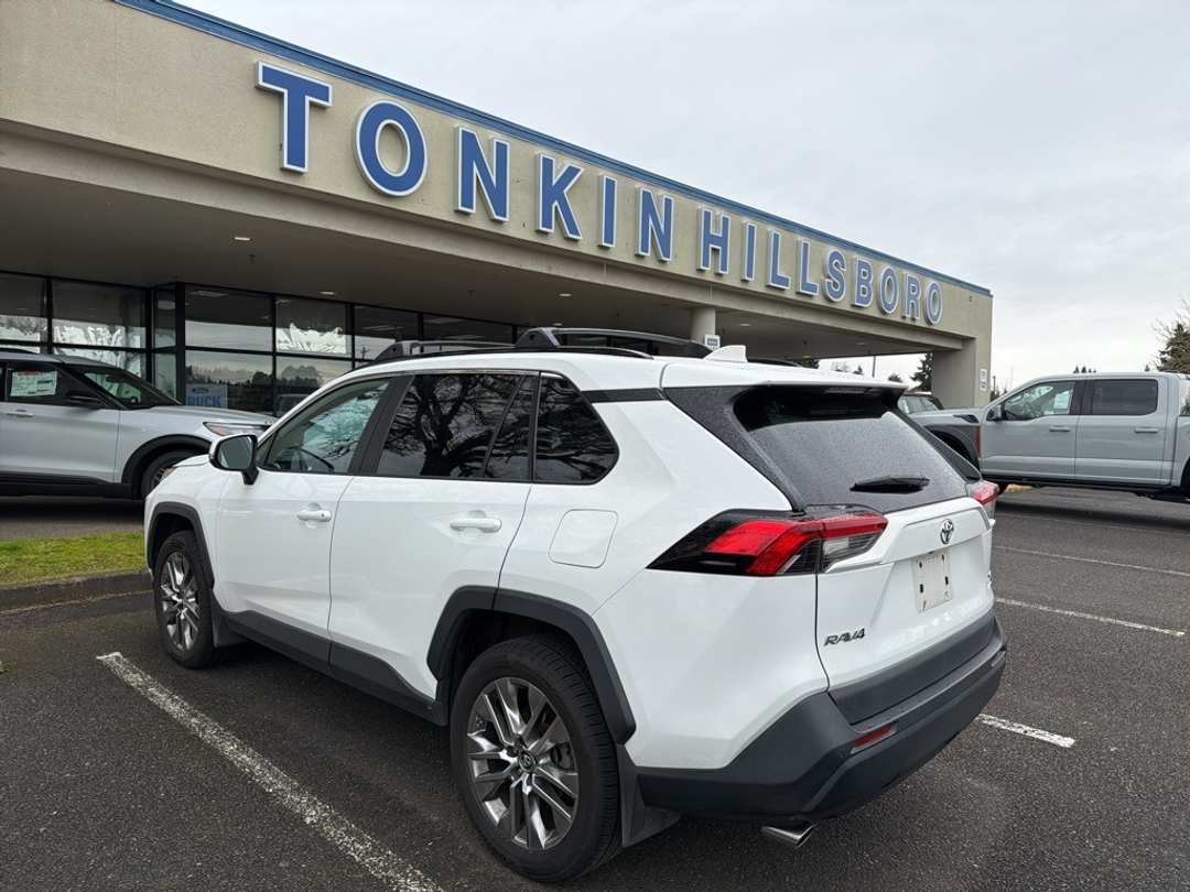 2019 Toyota Rav4 XLE Premium - Image 3