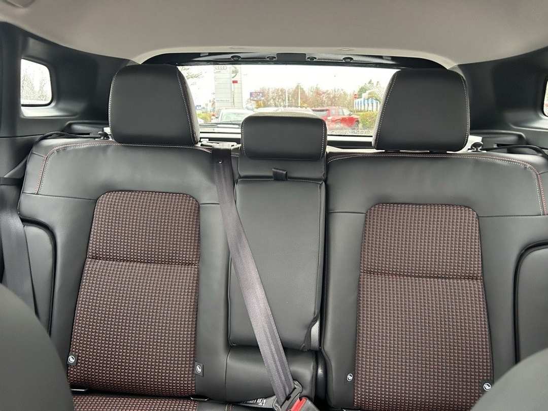 2025 Nissan Kicks SR - Image 19