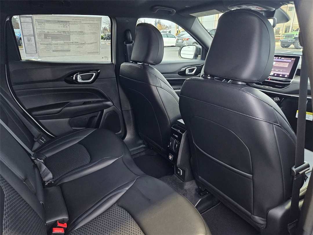 2026 Jeep Compass Latitude - Image 33