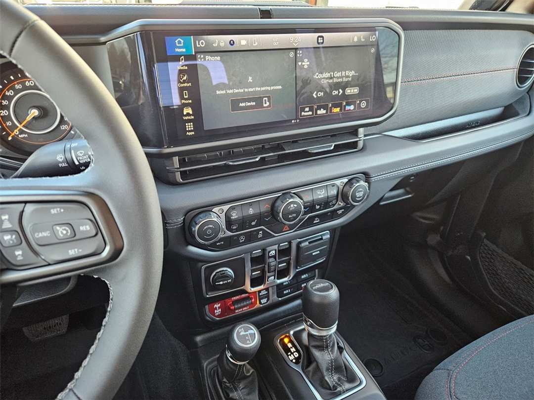 2025 Jeep Gladiator Rubicon - Image 19