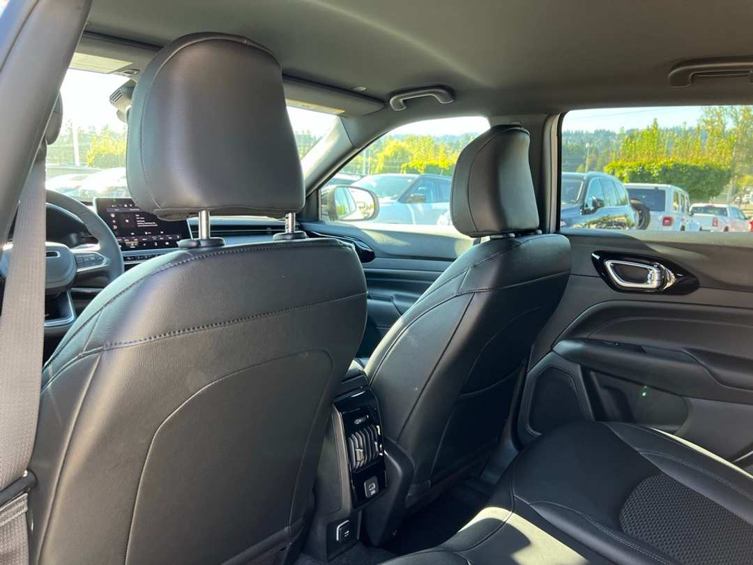 2026 Jeep Compass Latitude - Image 27