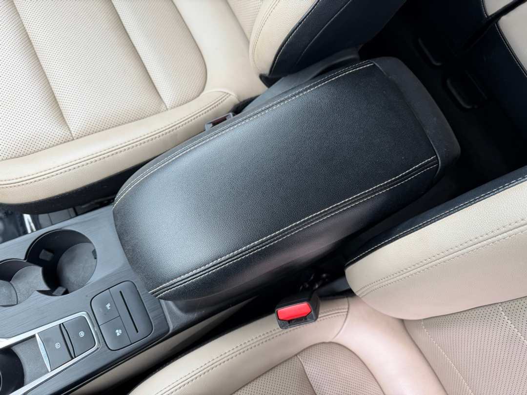 2022 Ford Escape Titanium - Image 26