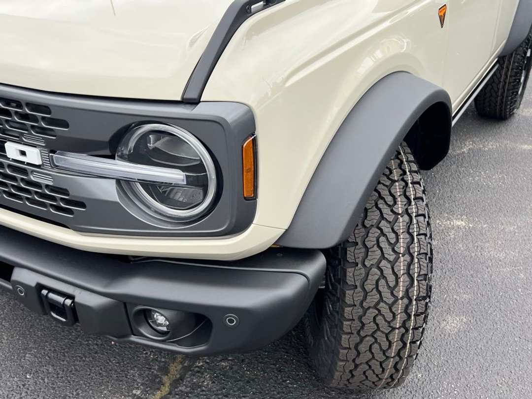 2026 Ford Bronco Badlands - Image 3