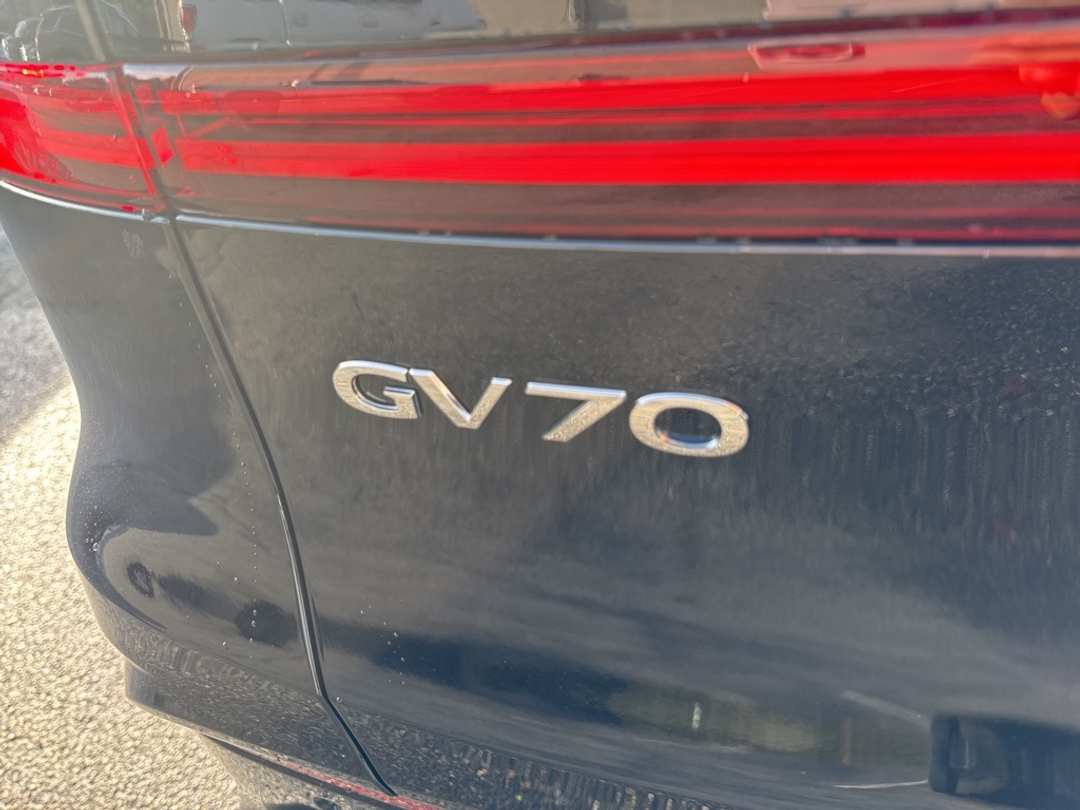 2026 Genesis Gv70 2.5T Sport Prestige - Image 10