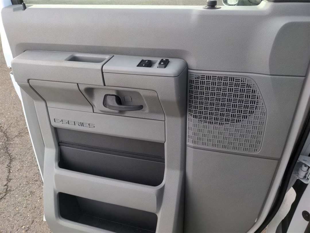 2024 Ford E-350sd Base - Image 9