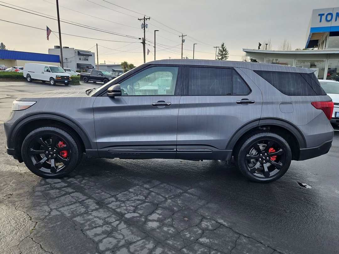 2022 Ford Explorer ST - Image 2