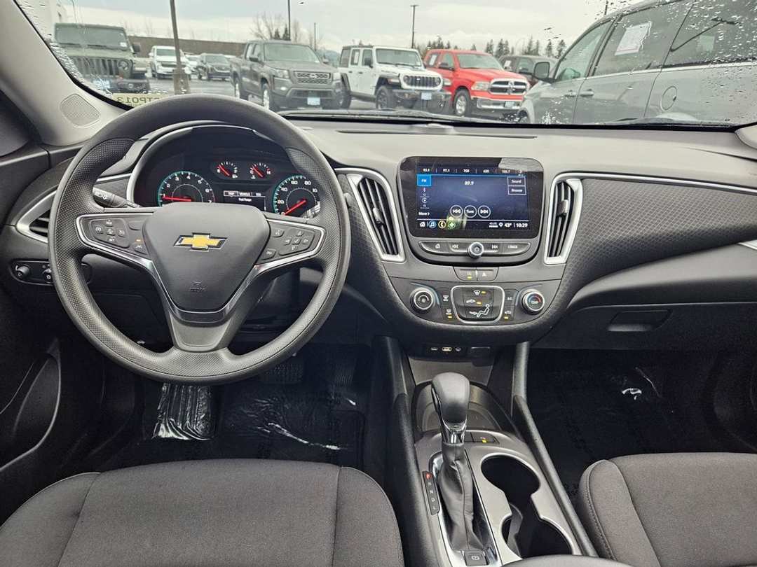 2025 Chevrolet Malibu LS - Image 25