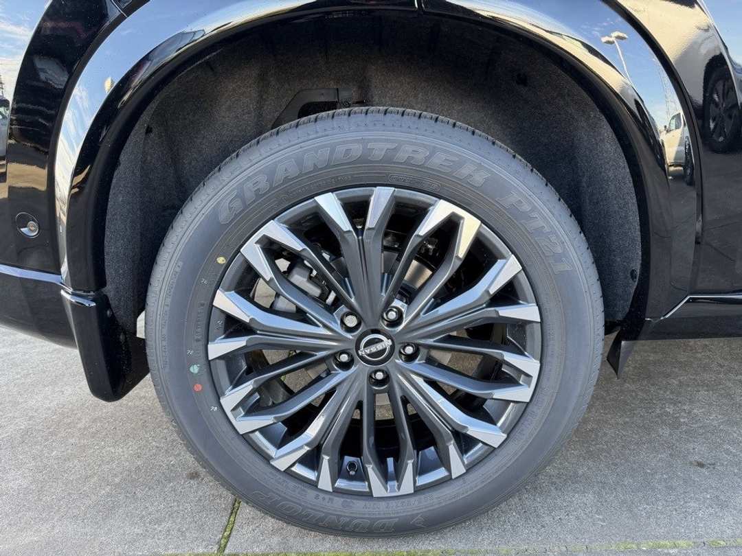 2026 Nissan Rogue Platinum - Image 13