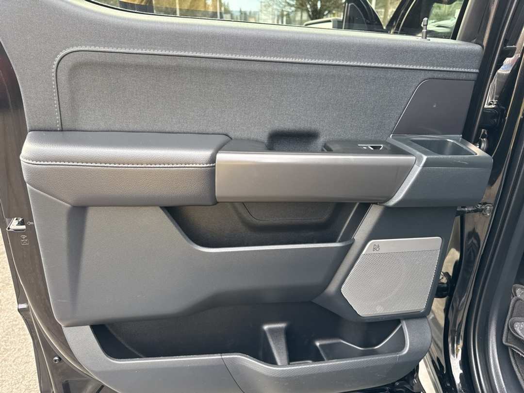 2025 Ford F-150 Lariat - Image 44