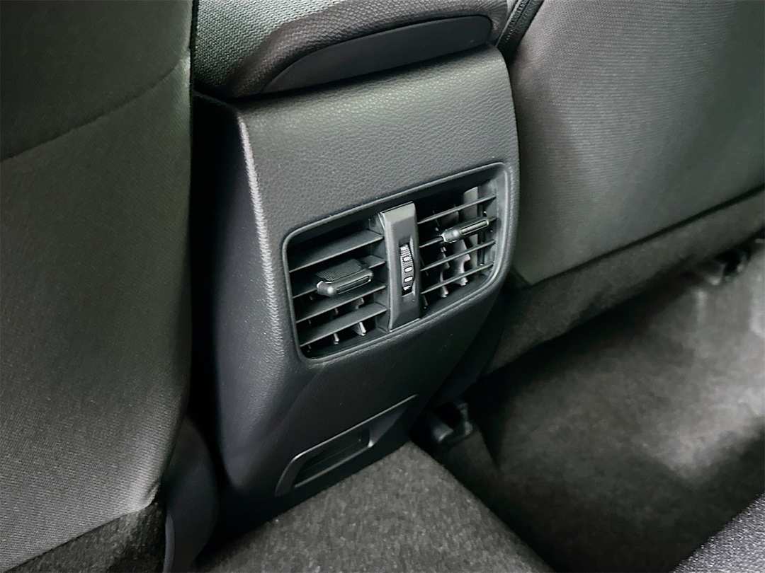 2026 Toyota Corolla Cross LE - Image 25