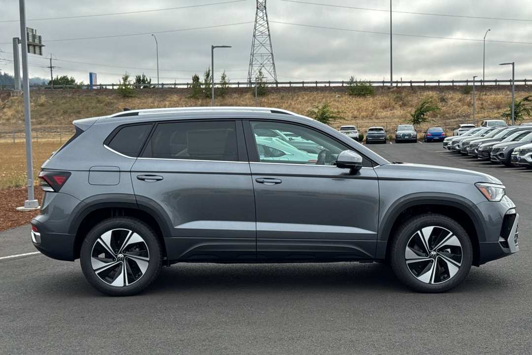 2025 Volkswagen Taos 1.5T SE - Image 2