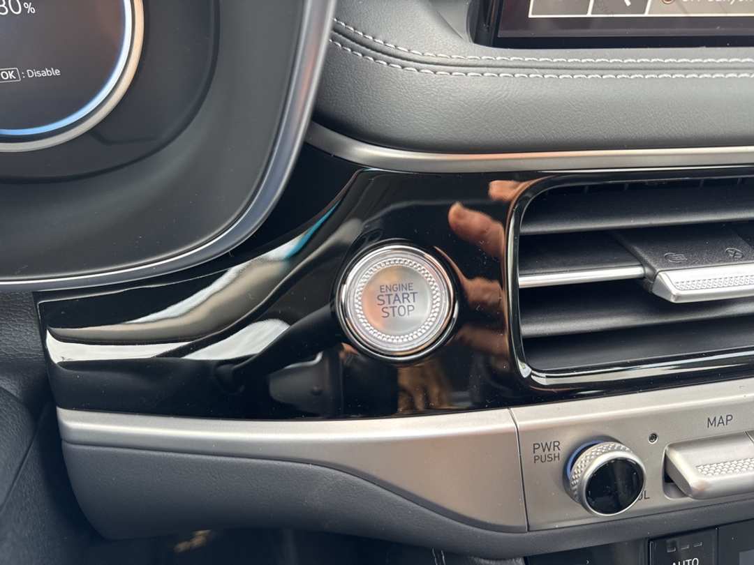 2026 Genesis G70 2.5T - Image 25