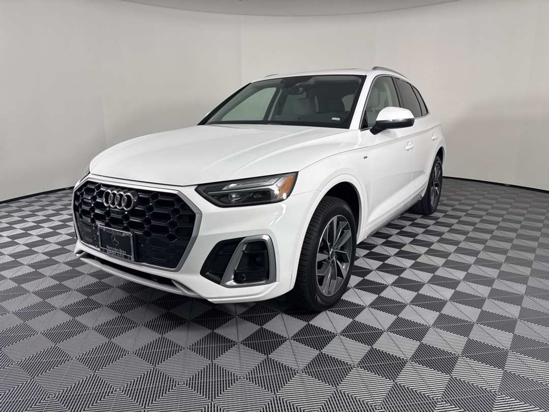 2022 Audi Q5 45 S line Premium - Image 3