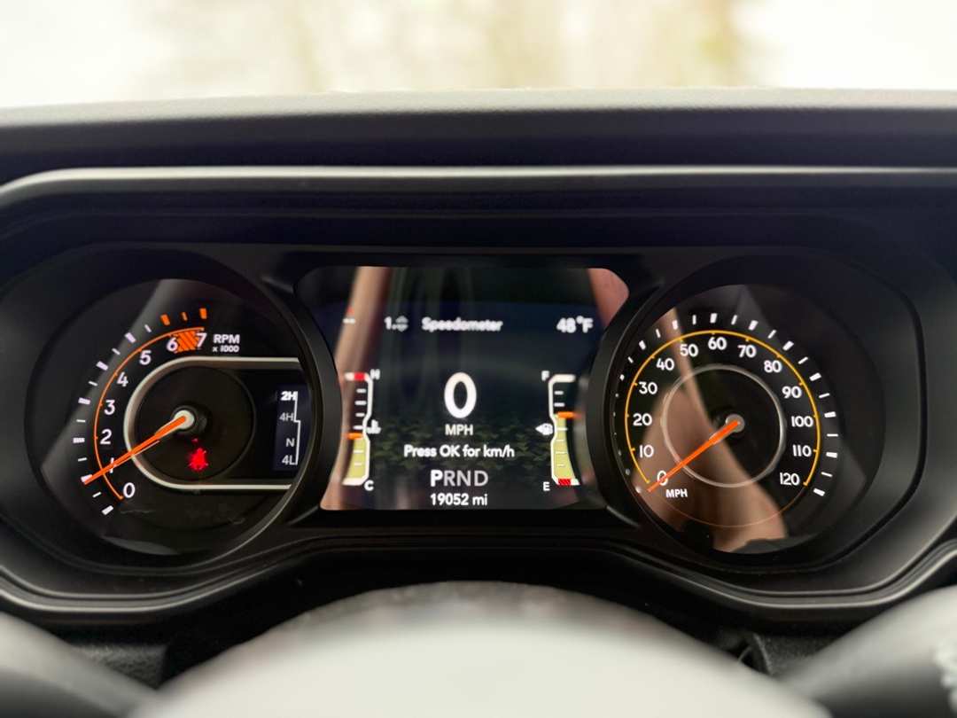 2025 Jeep Wrangler Rubicon - Image 32