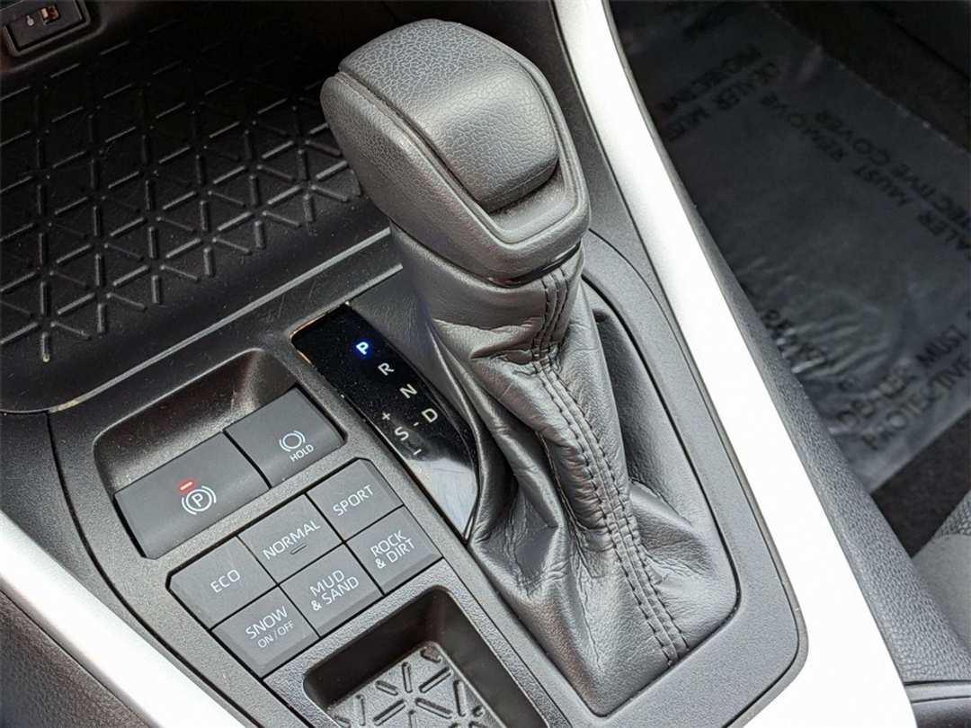 2024 Toyota Rav4 LE - Image 17