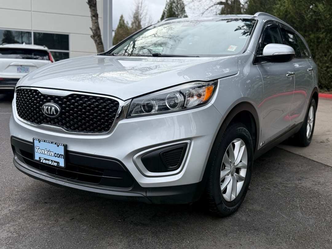 2017 Kia Sorento LX - Image 4