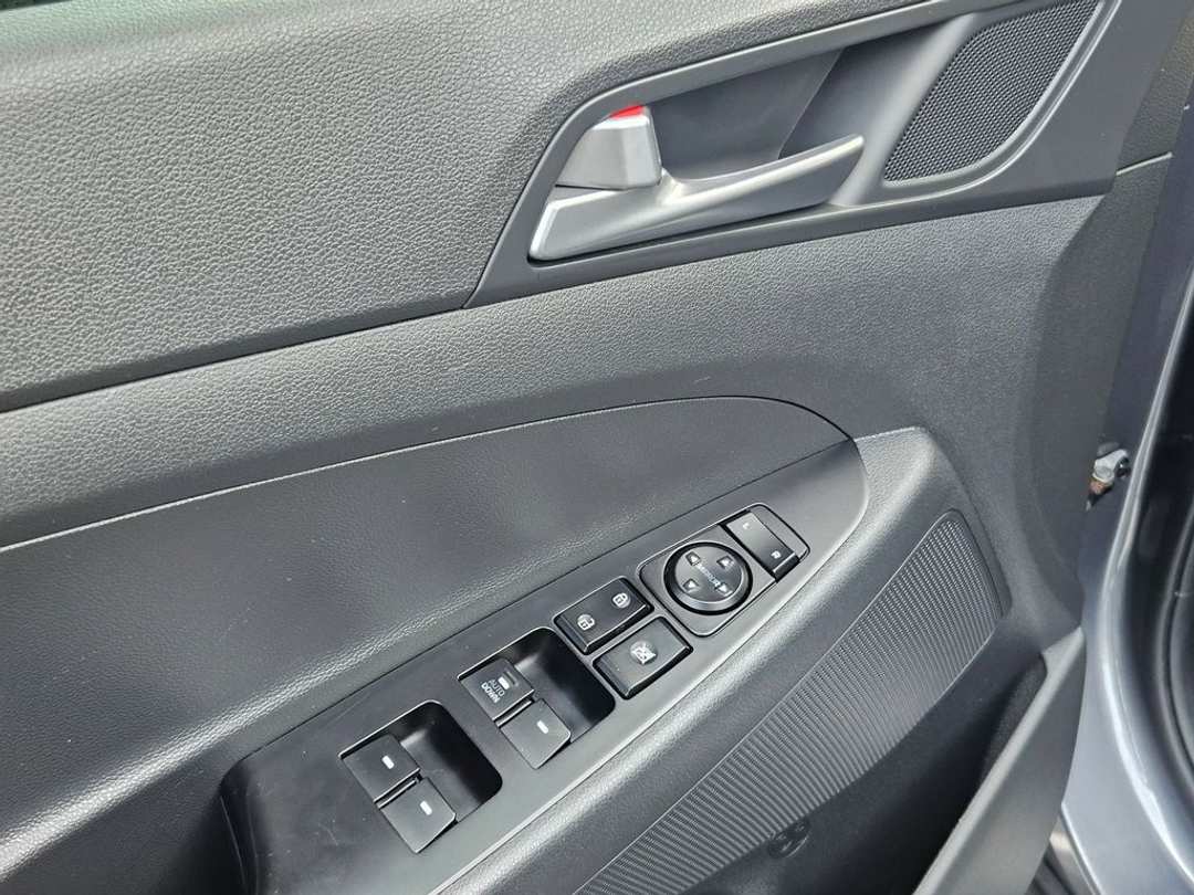 2017 Hyundai Tucson SE - Image 11