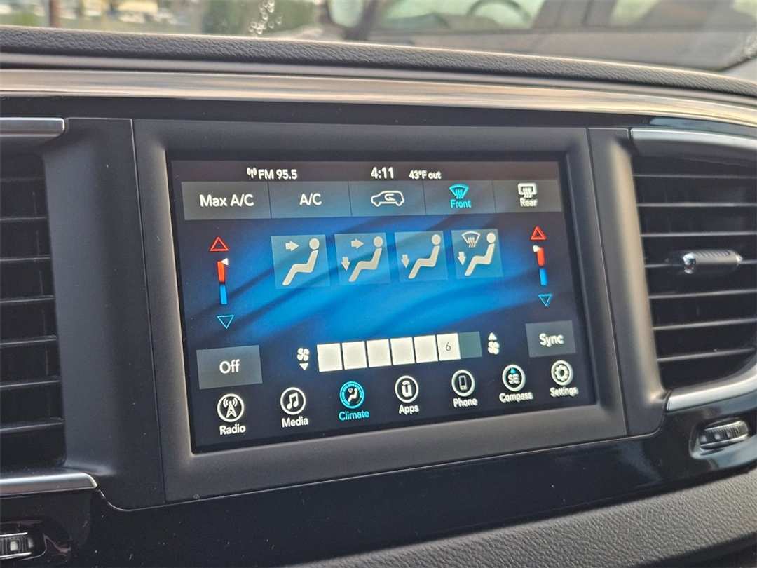 2021 Chrysler Voyager L - Image 21