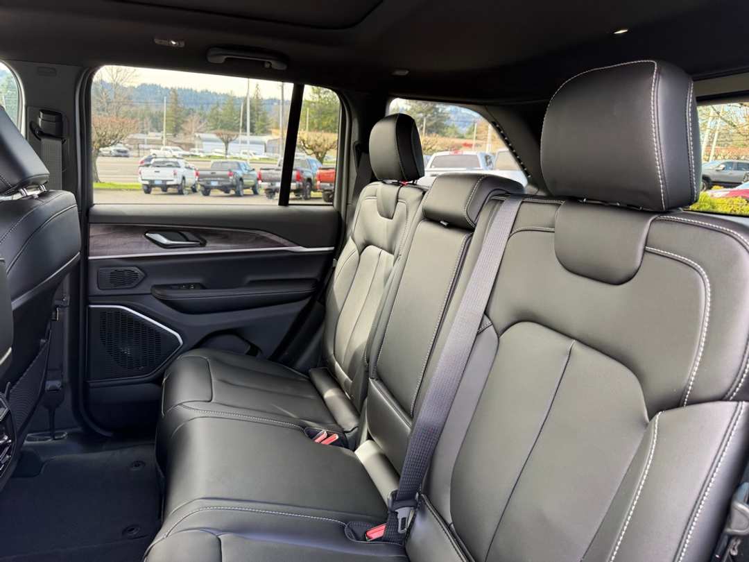 2026 Jeep Grand Cherokee Limited - Image 31