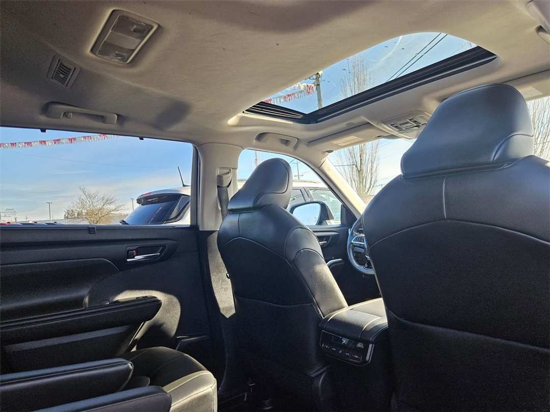 2020 Toyota Highlander XLE - Image 35