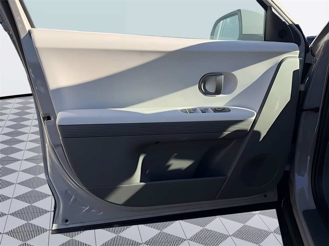 2026 Hyundai Ioniq 5 SEL - Image 11