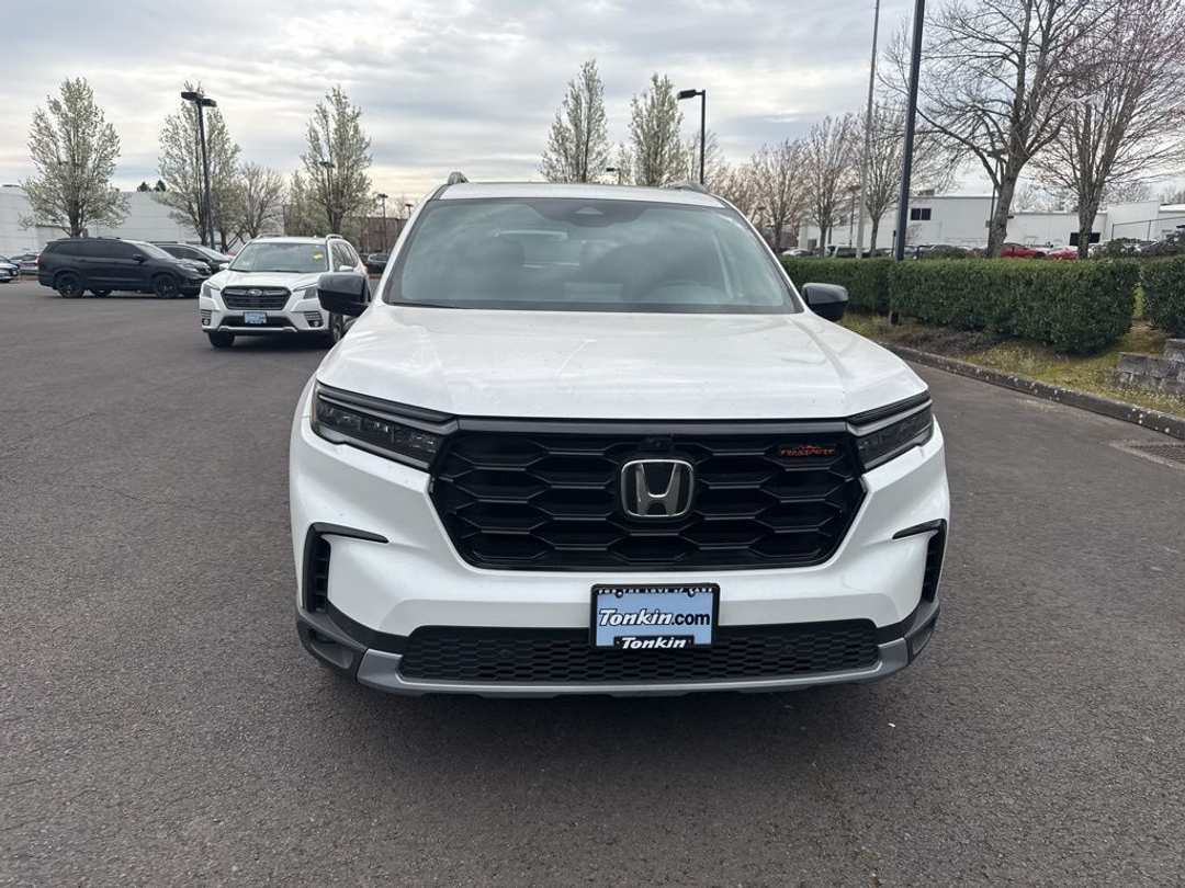 2025 Honda Pilot TrailSport - Image 2