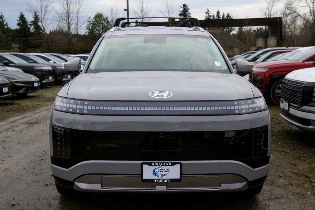 2026 Hyundai Ioniq 9 SEL - Image 2