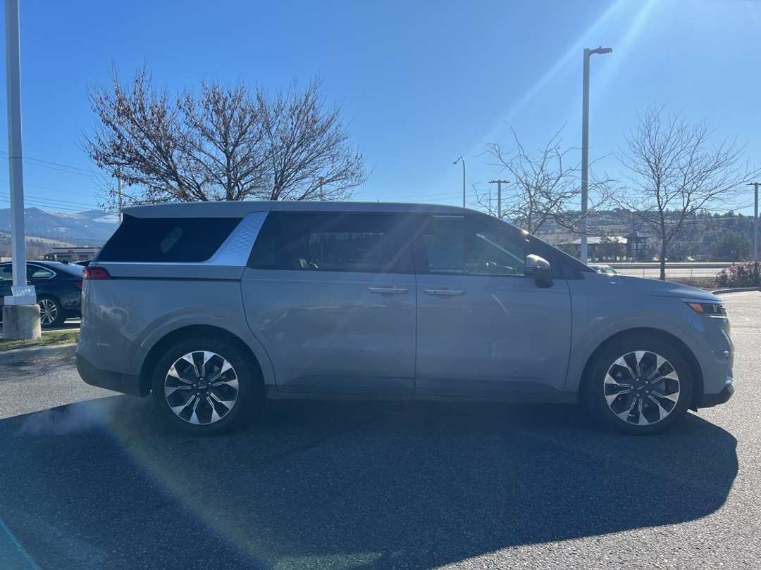 2024 Kia Carnival EX - Image 9