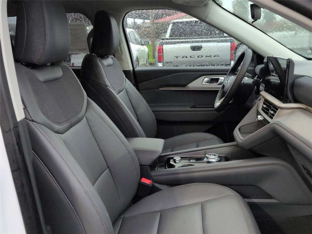 2026 Ford Explorer Active - Image 28