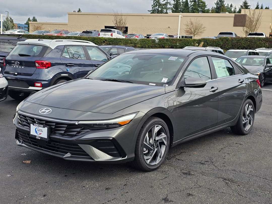 2026 Hyundai Elantra Limited - Image 3