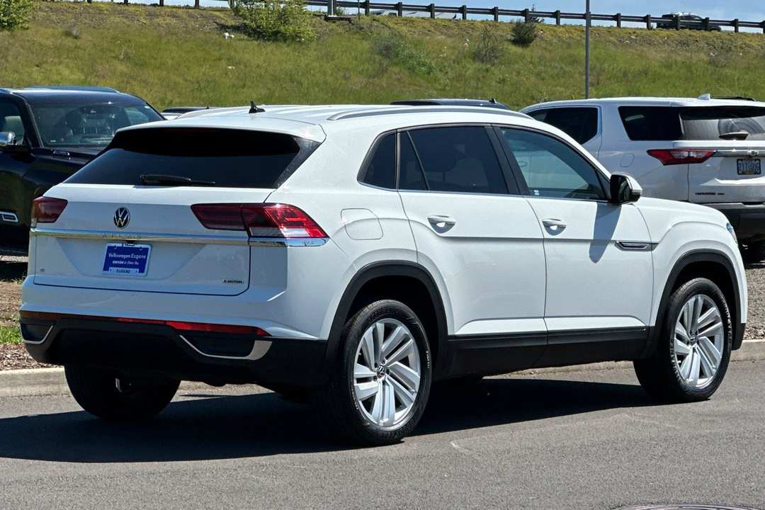 2022 Volkswagen Atlas Cross Sport 2.0T SE w/Technology - Image 3