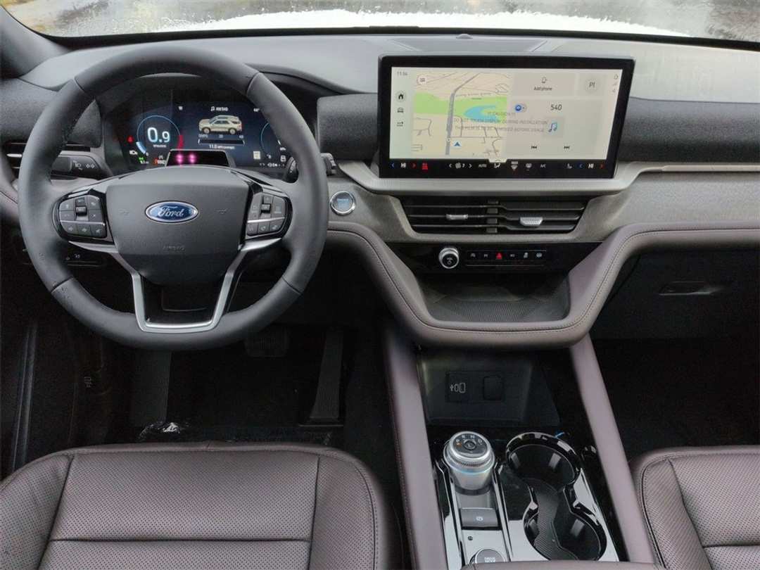 2026 Ford Explorer Platinum - Image 23
