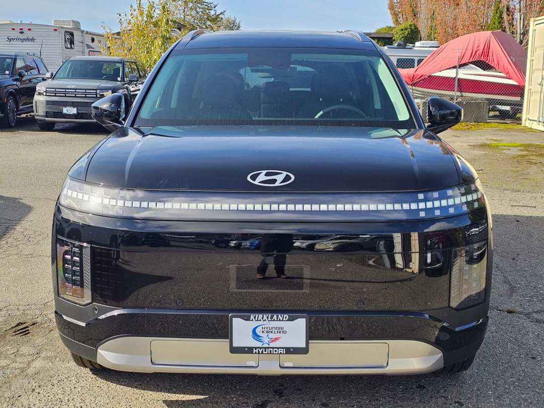 2026 Hyundai Ioniq 9 SE - Image 2