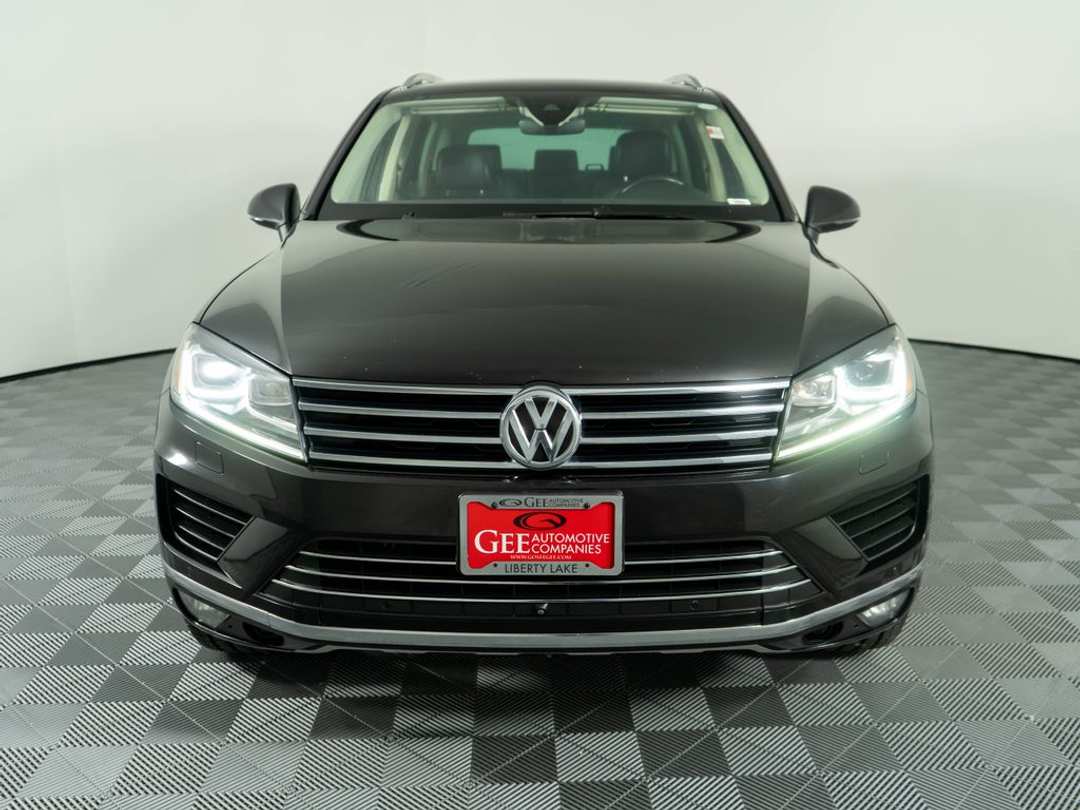 2017 Volkswagen Touareg V6 Executive - Image 2