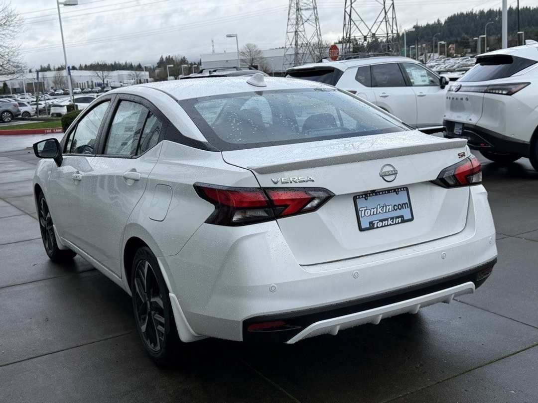 2025 Nissan Versa 1.6 SR - Image 5