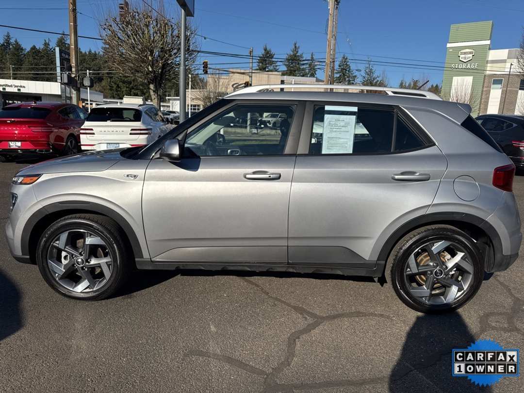 2025 Hyundai Venue SEL - Image 4