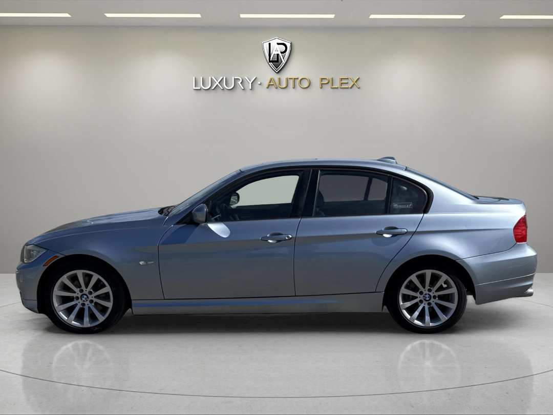2011 BMW 3 Series 328I NAVIGATION LOW MILES ONLY 57,000 MILES PRISTINE CON. - Image 2