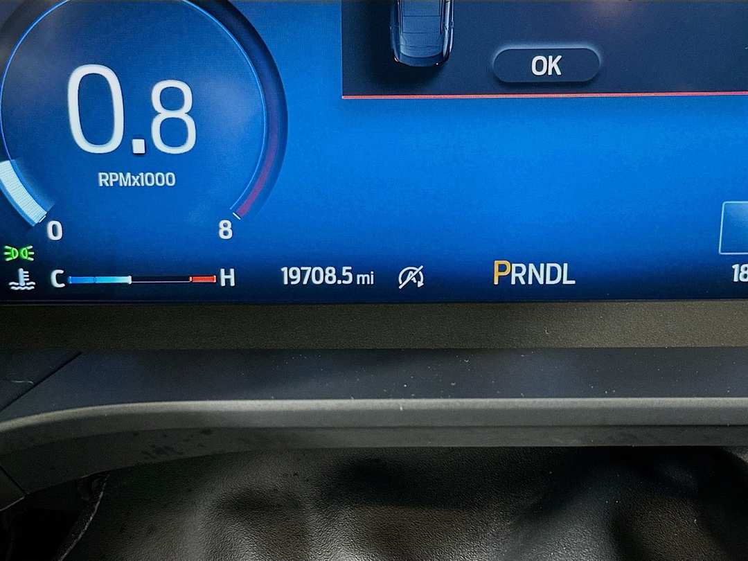 2025 Ford Escape Platinum - Image 13