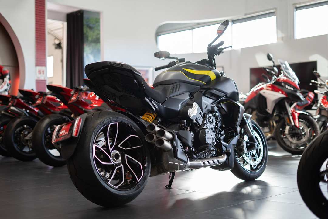 2026 Ducati Diavel V4 - Image 6
