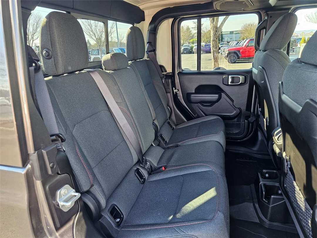 2025 Jeep Gladiator Rubicon - Image 36