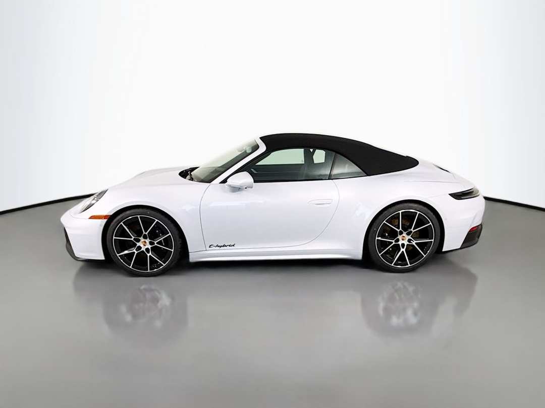 2026 Porsche 911 Carrera 4 GTS - Image 2