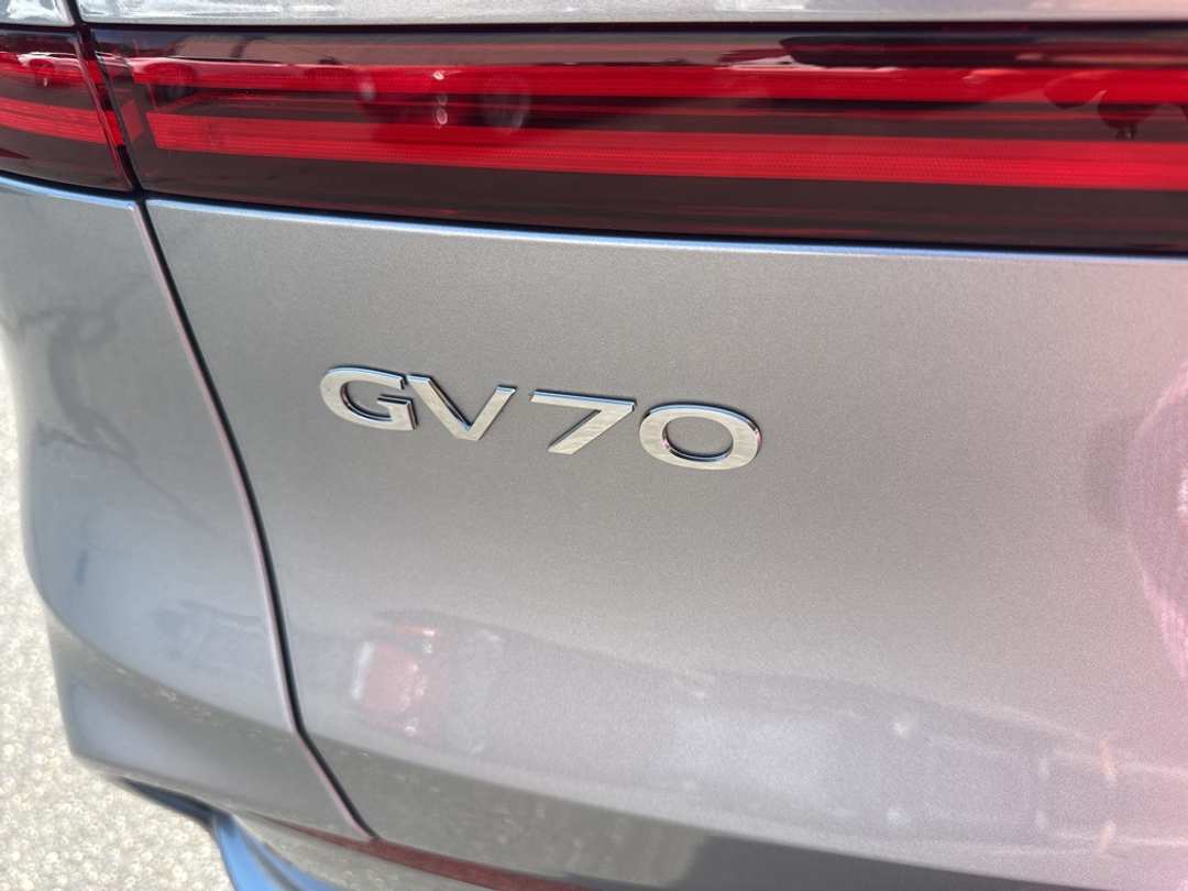 2026 Genesis Electrified Gv70 - Image 12