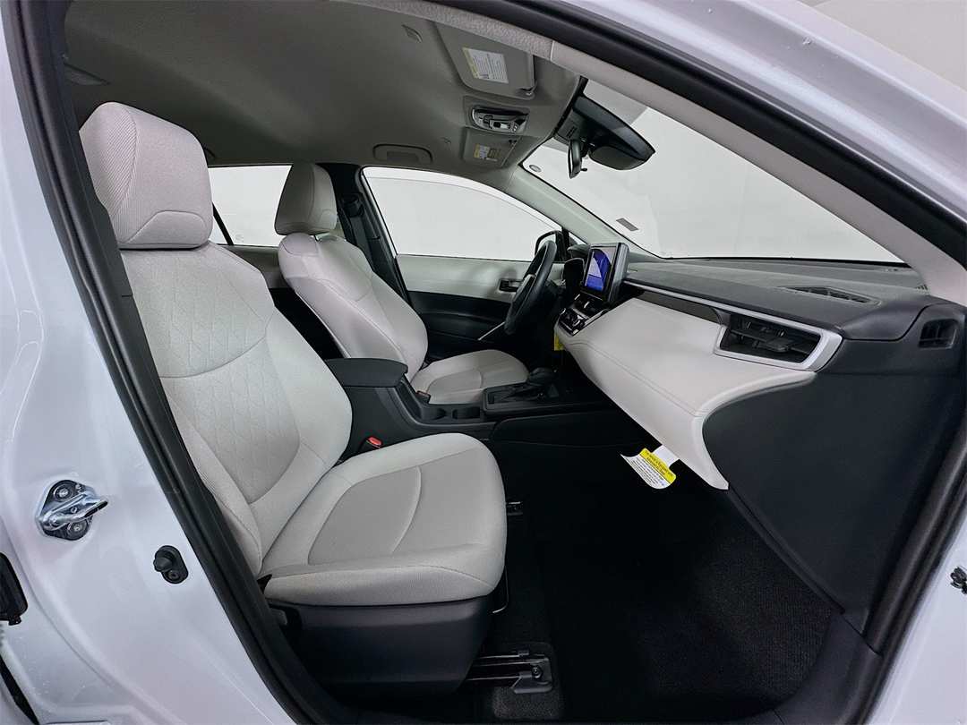 2026 Toyota Corolla Cross L - Image 27