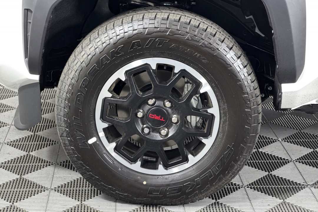 2025 Toyota Tacoma TRD Off Road - Image 24