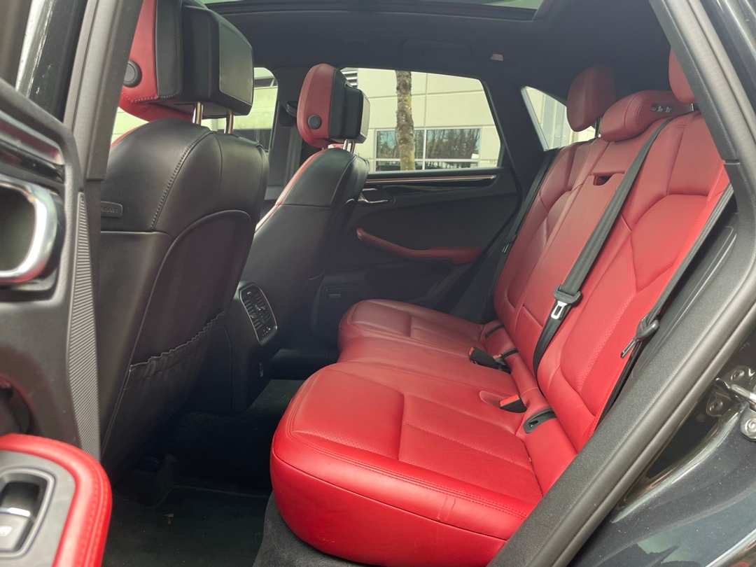 2018 Porsche Macan S - Image 19