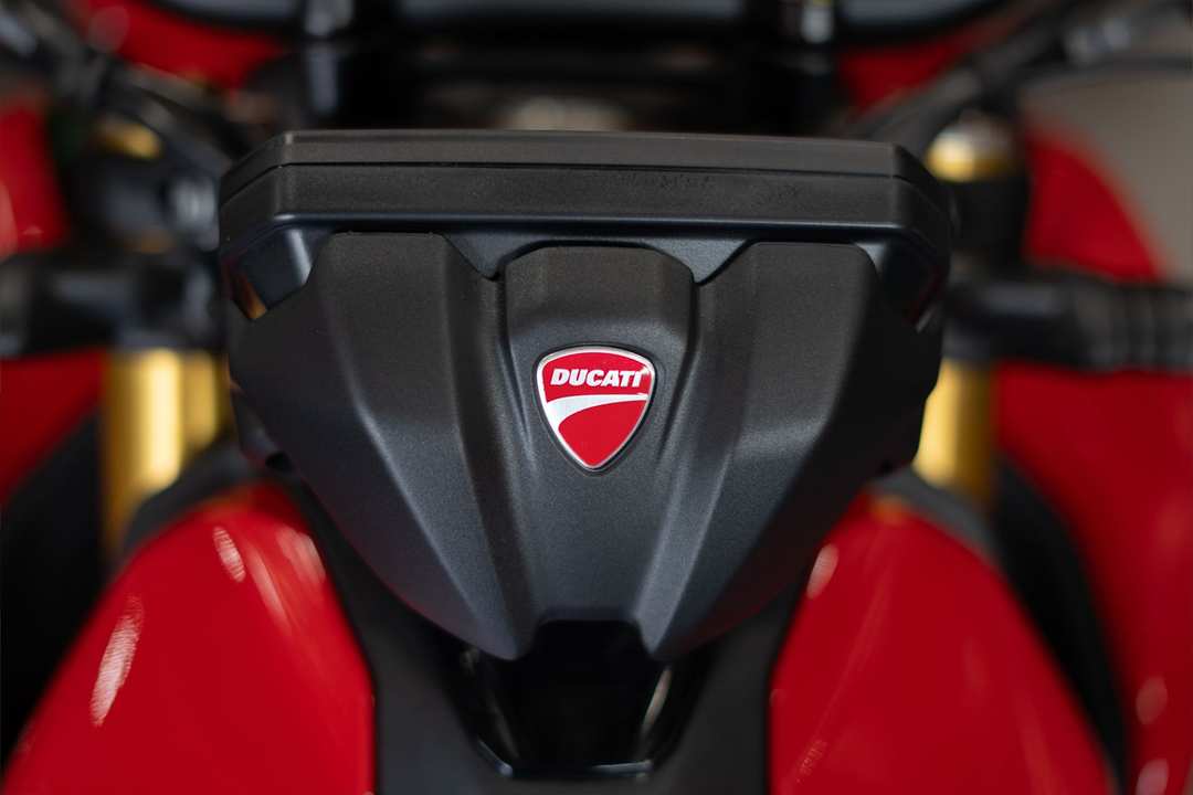 2025 Ducati Streetfighter V2 S - Image 8