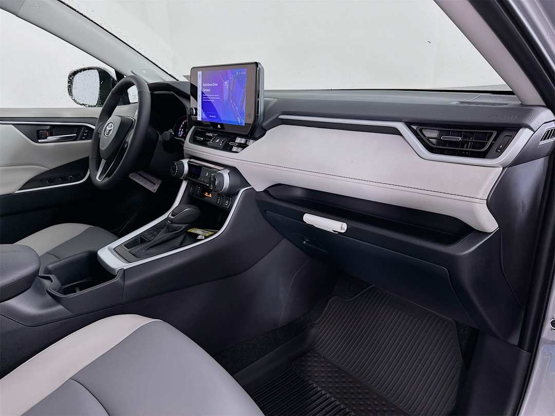2025 Toyota Rav4 XLE Premium - Image 31